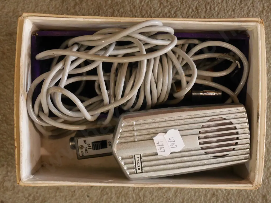 boxed microphone Image 1++