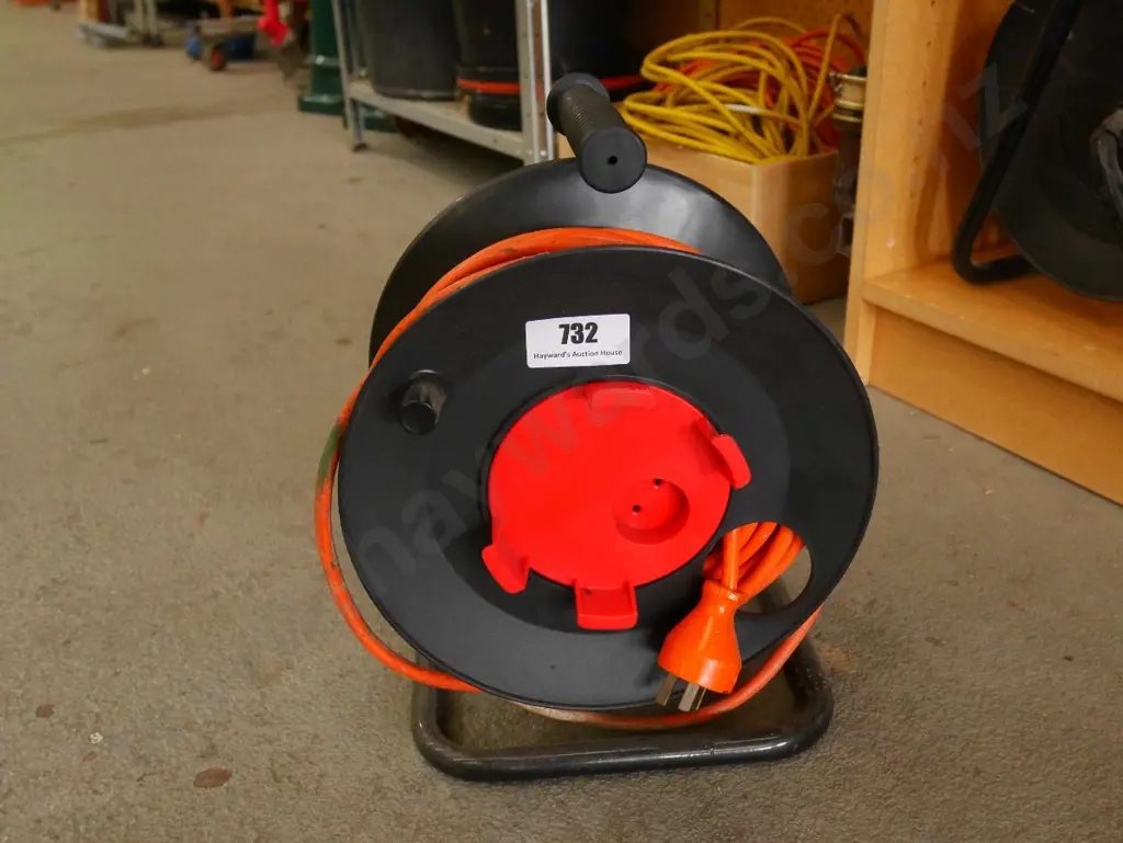 extension cord and reel Image 1++