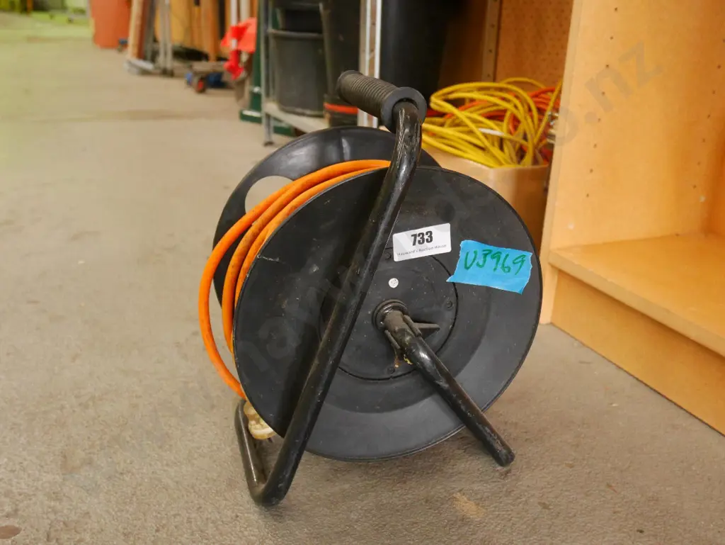 extension cord and reel Image 1++