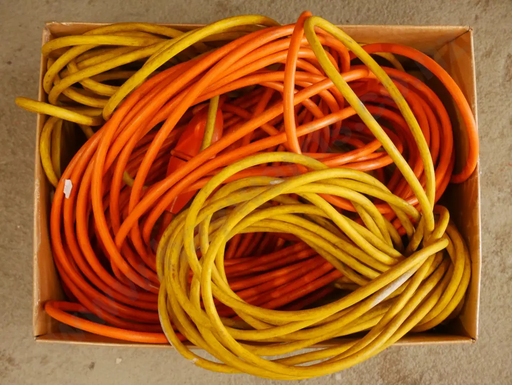 2 extension cords Image 1++