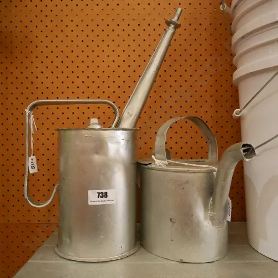 2 oil cans