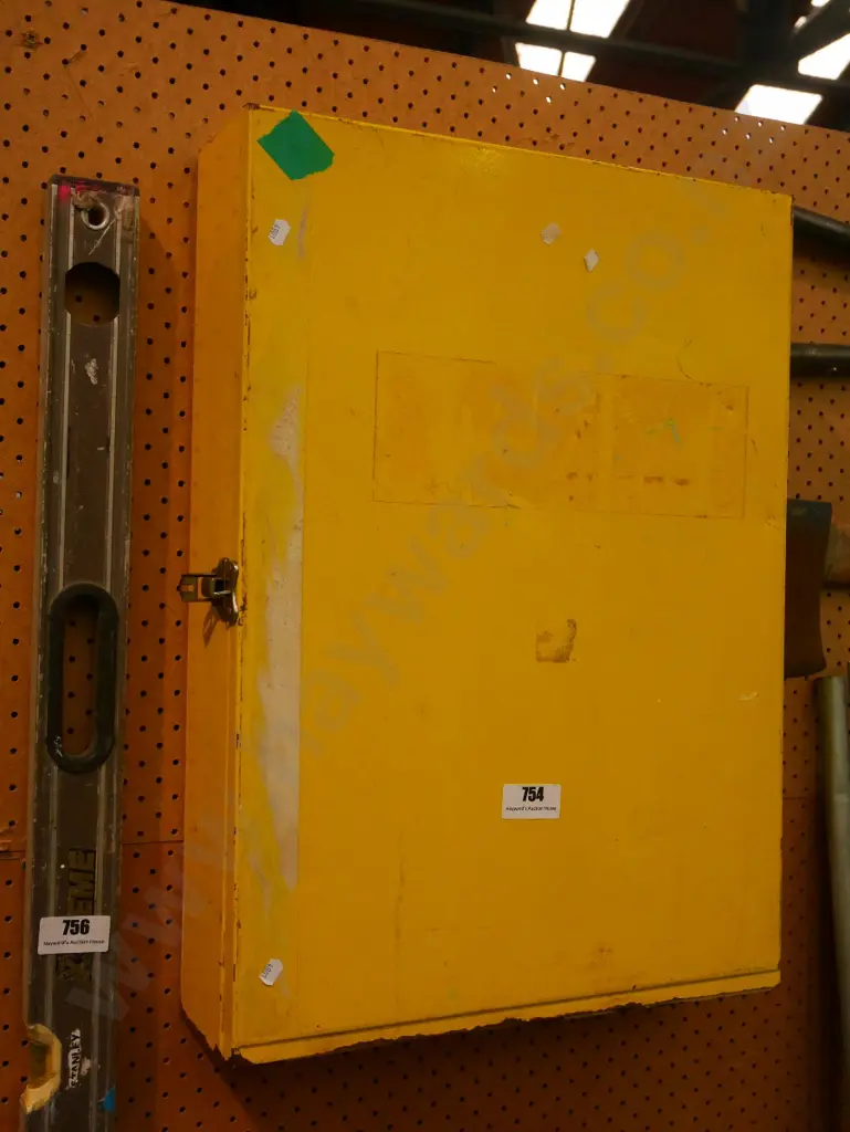 wall mounted tin cupboard Image 1++