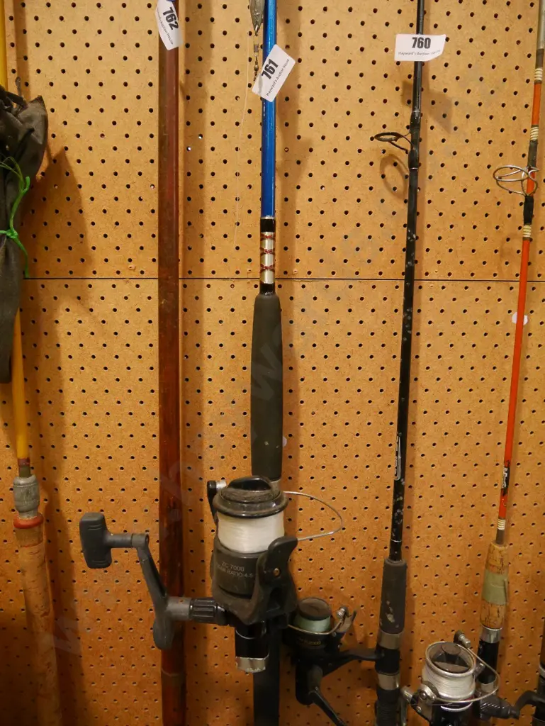 fishing rod and reel Image 1++