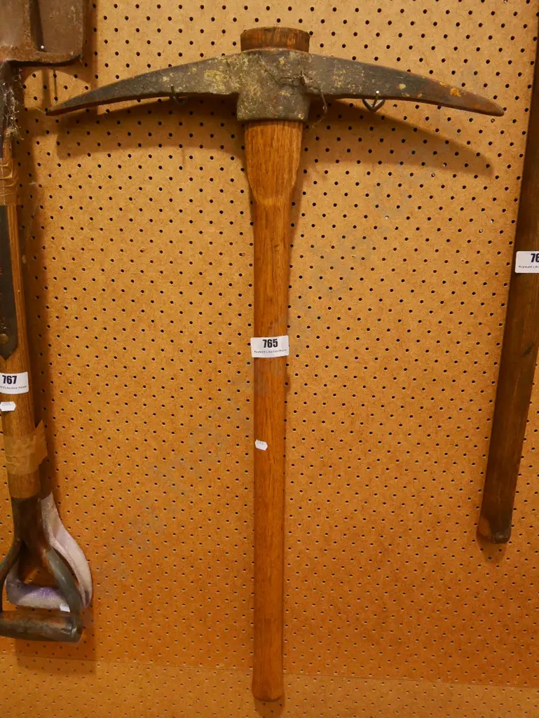 pick axe Image 1++