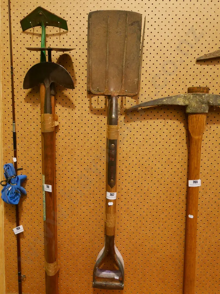 garden fork and spade Image 1++