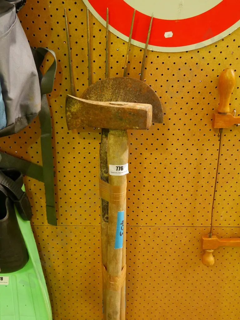 garden fork, edger, log splitter Image 1++