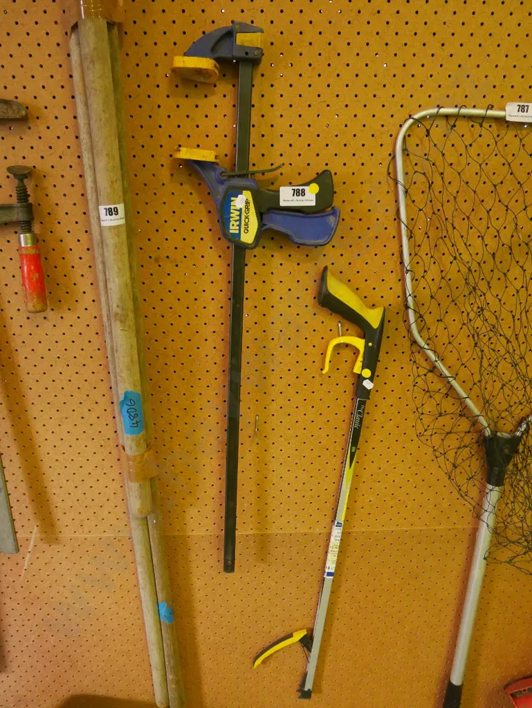 quick release vice, pick up stick - yellow dots Image 1++