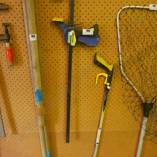 quick release vice, pick up stick - yellow dots