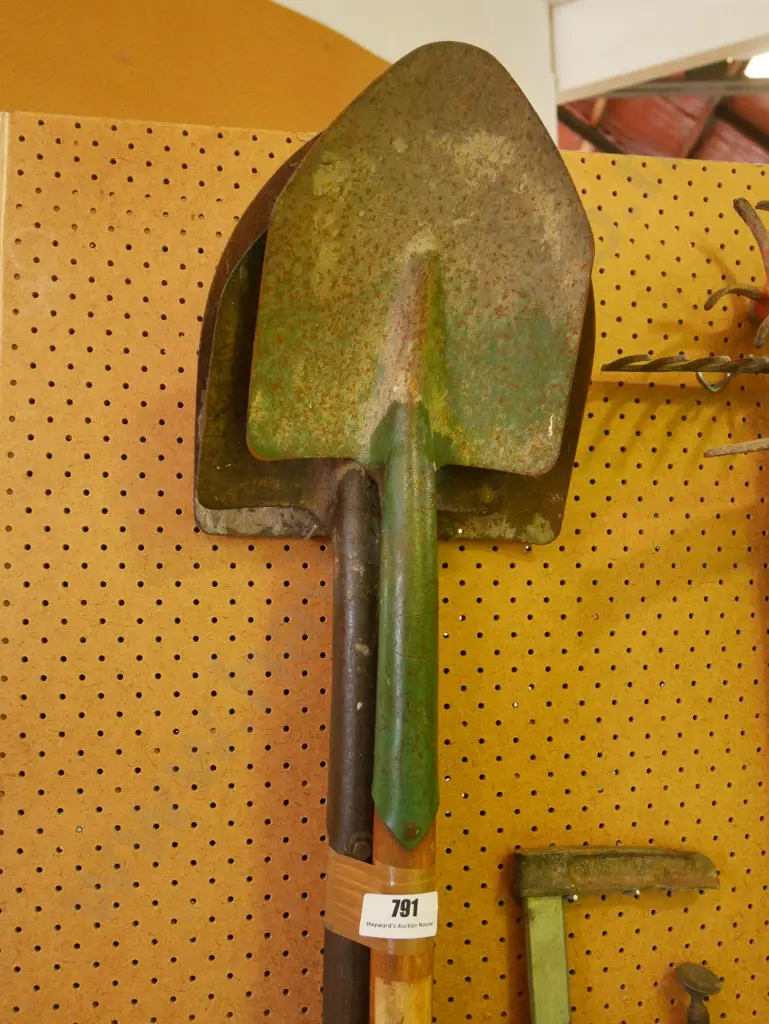 3 shovels Image 1++