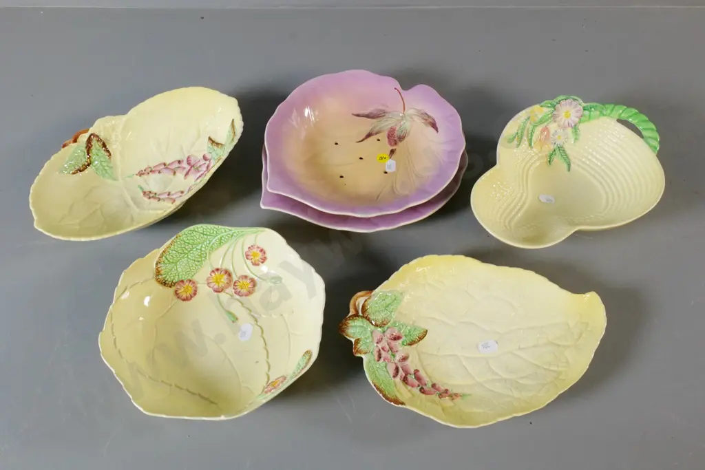 4 Carlton ware items - 3 bowls, 1 dish - and a Shorter drainer bowl and plate Image 1++