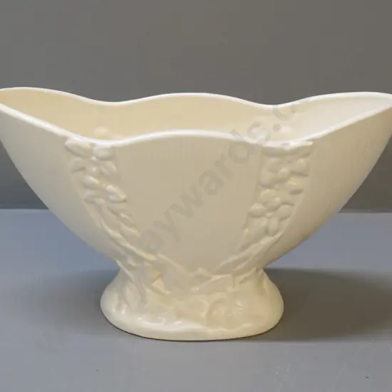 Crown Lynn vase No. 553 H-160 W-310