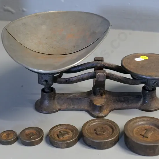 small cast iron balance scale with graduated set of weights H-140 W-300
