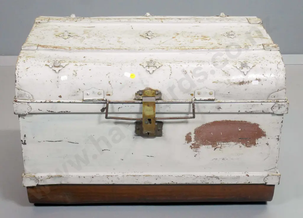 vintage tin truck - corrosion and paint wear - Farra Bros Dunedin plaque inside, catch engraved J. Legge & Co. H490 W730 Image 1++