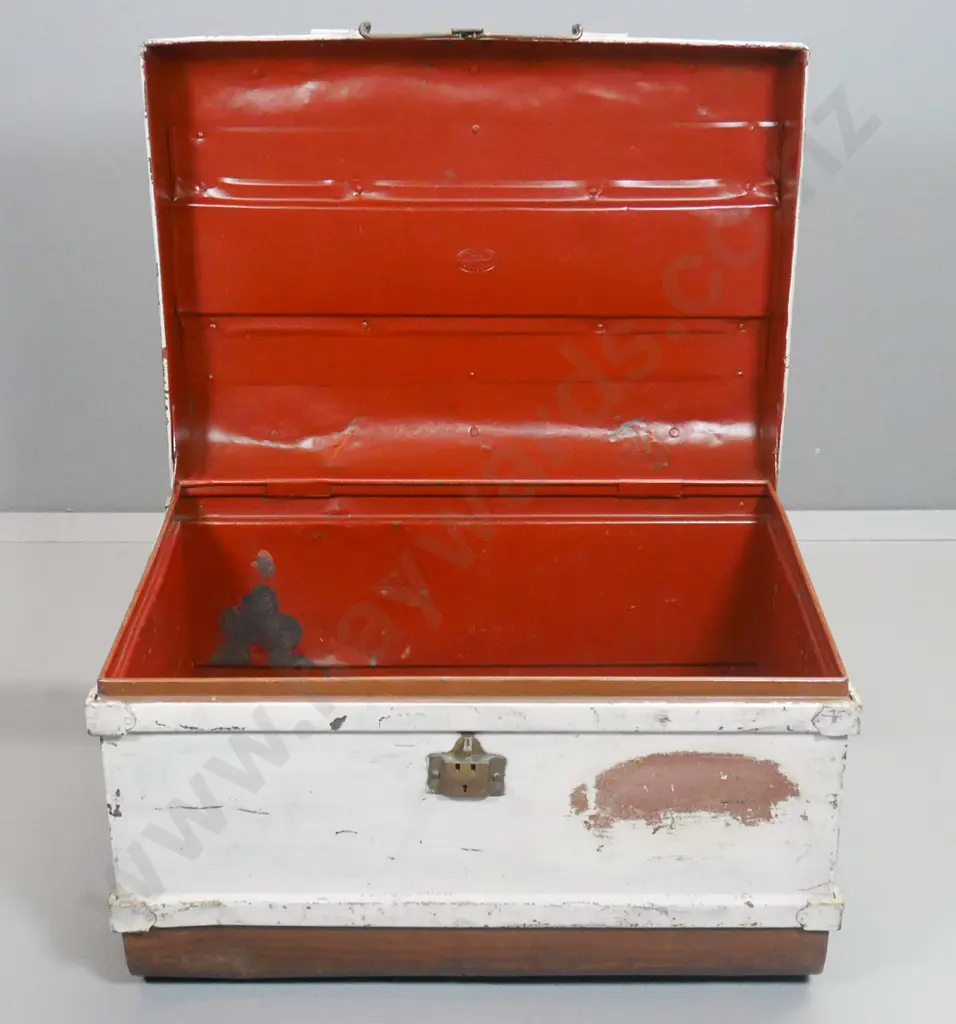 vintage tin truck - corrosion and paint wear - Farra Bros Dunedin plaque inside, catch engraved J. Legge & Co. H490 W730 Image 1++