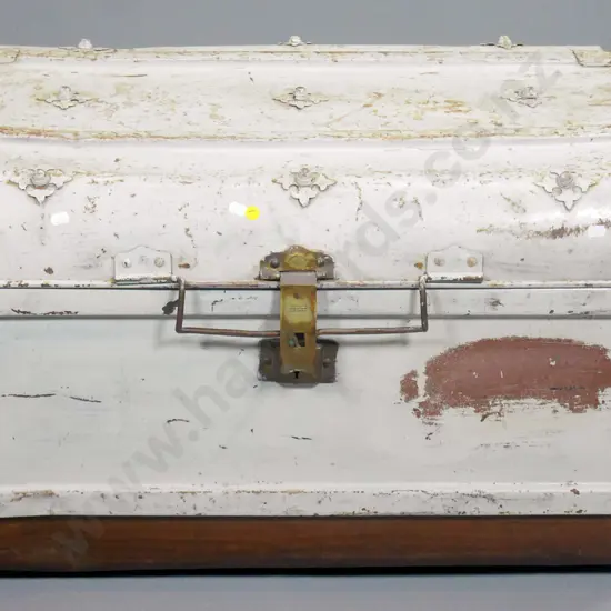 vintage tin truck - corrosion and paint wear - Farra Bros Dunedin plaque inside, catch engraved J. Legge & Co. H490 W730