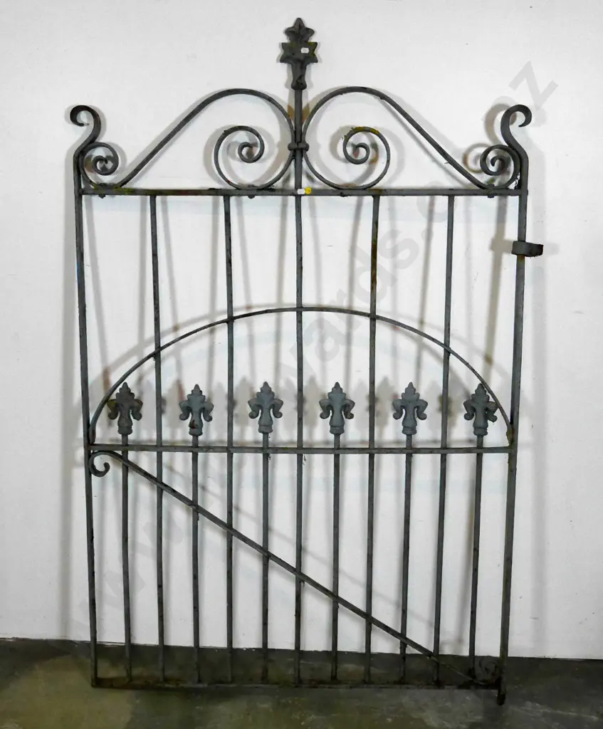 vintage cast iron gate with fleurs-de-lys motif - bend to one bar, corrosion, hinge and latch need repair H-1560 W-1020 Image 1++