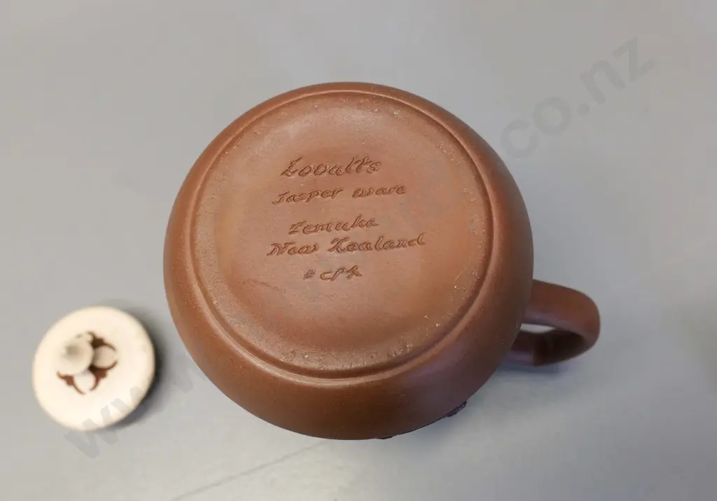 Temuka pottery - cream & brown coffee pot, marked "Lovatt's jasperware" lid marked WG Lovatt 1985 H210 W200 Image 1++