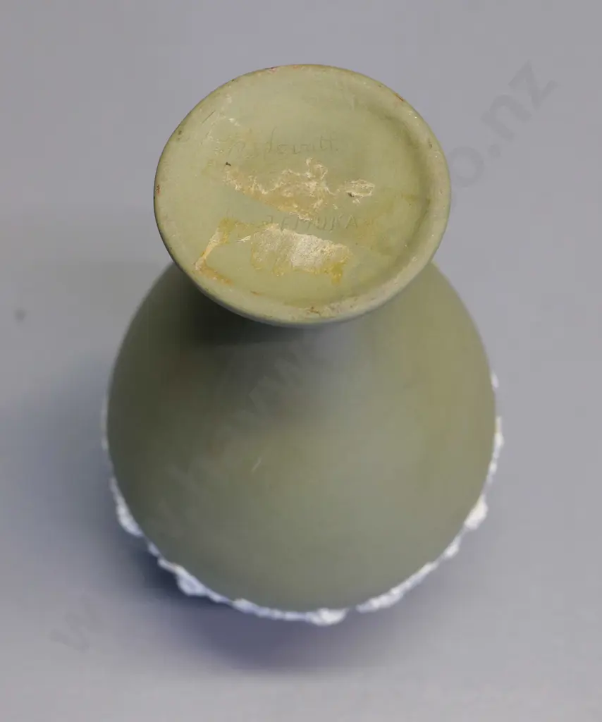 Temuka pottery - jasperware green glaze vase signed RS Lovatt H180 Diameter 100 Image 1++
