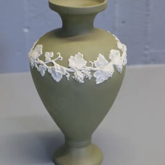 Temuka pottery - jasperware green glaze vase signed RS Lovatt H180 Diameter 100