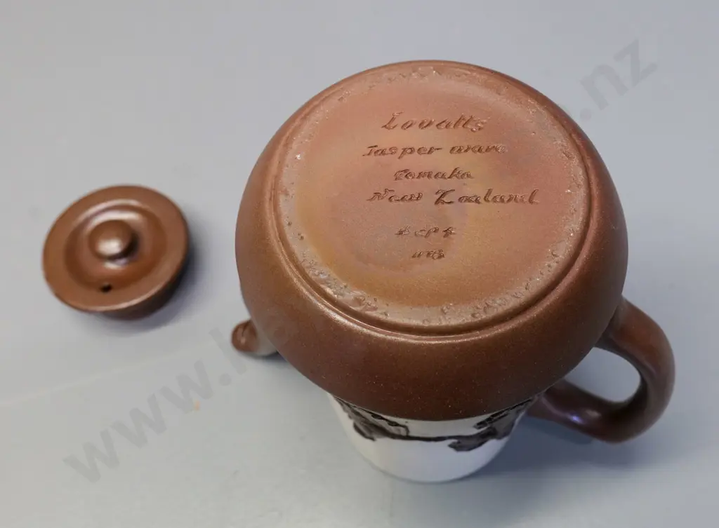 Temuka pottery - cream brown coffee pot, marked "Lovatt's jasperware" - nibble to glaze on lid H-210 W-200 Image 1++