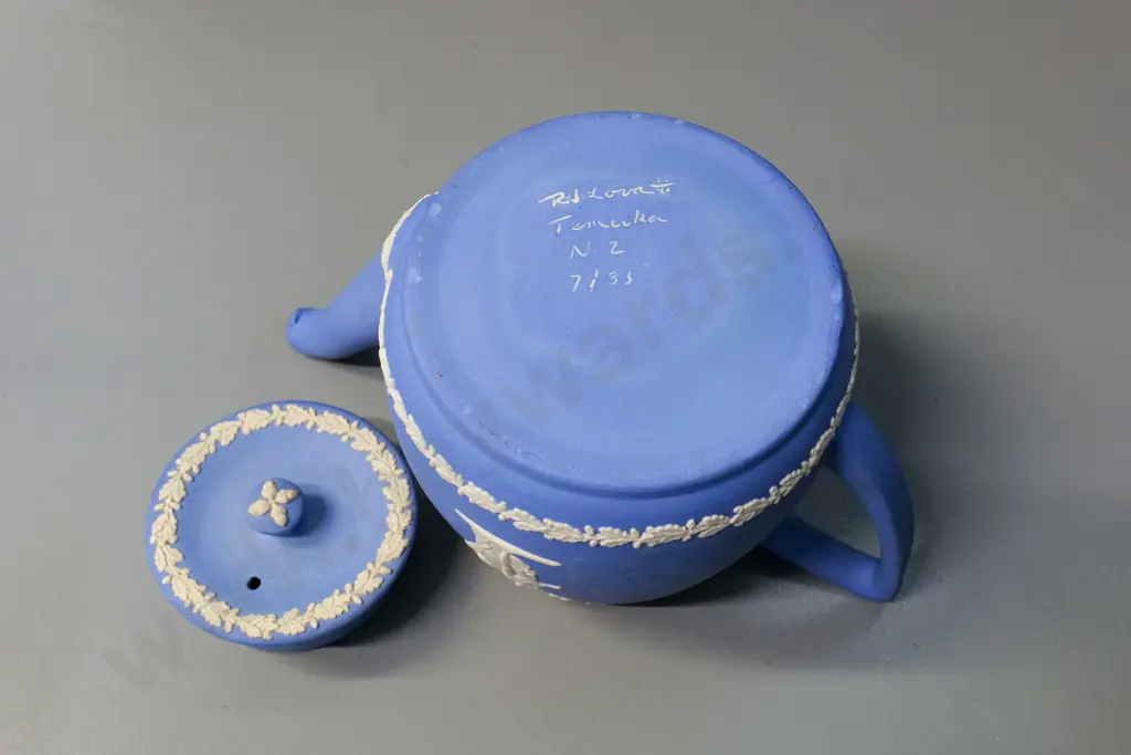 Temuka pottery jasperware blue teapot - signed RS Lovatt H-150 W-260 at spout Image 1++