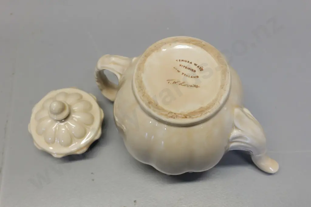 Temuka pottery - cream glaze teapot signed TN Lovatt H-180 W-230 Image 1++