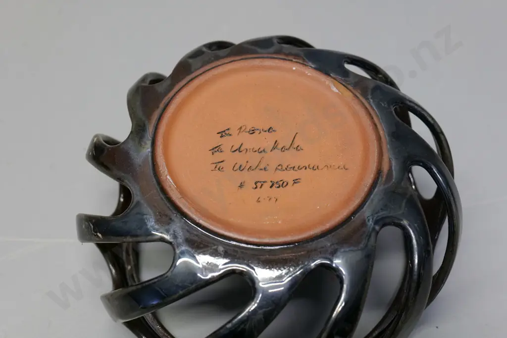 Temuka pottery - pierced brown glaze bowl - st750f 6/77 inscription on base H80 Diameter 170 Image 1++