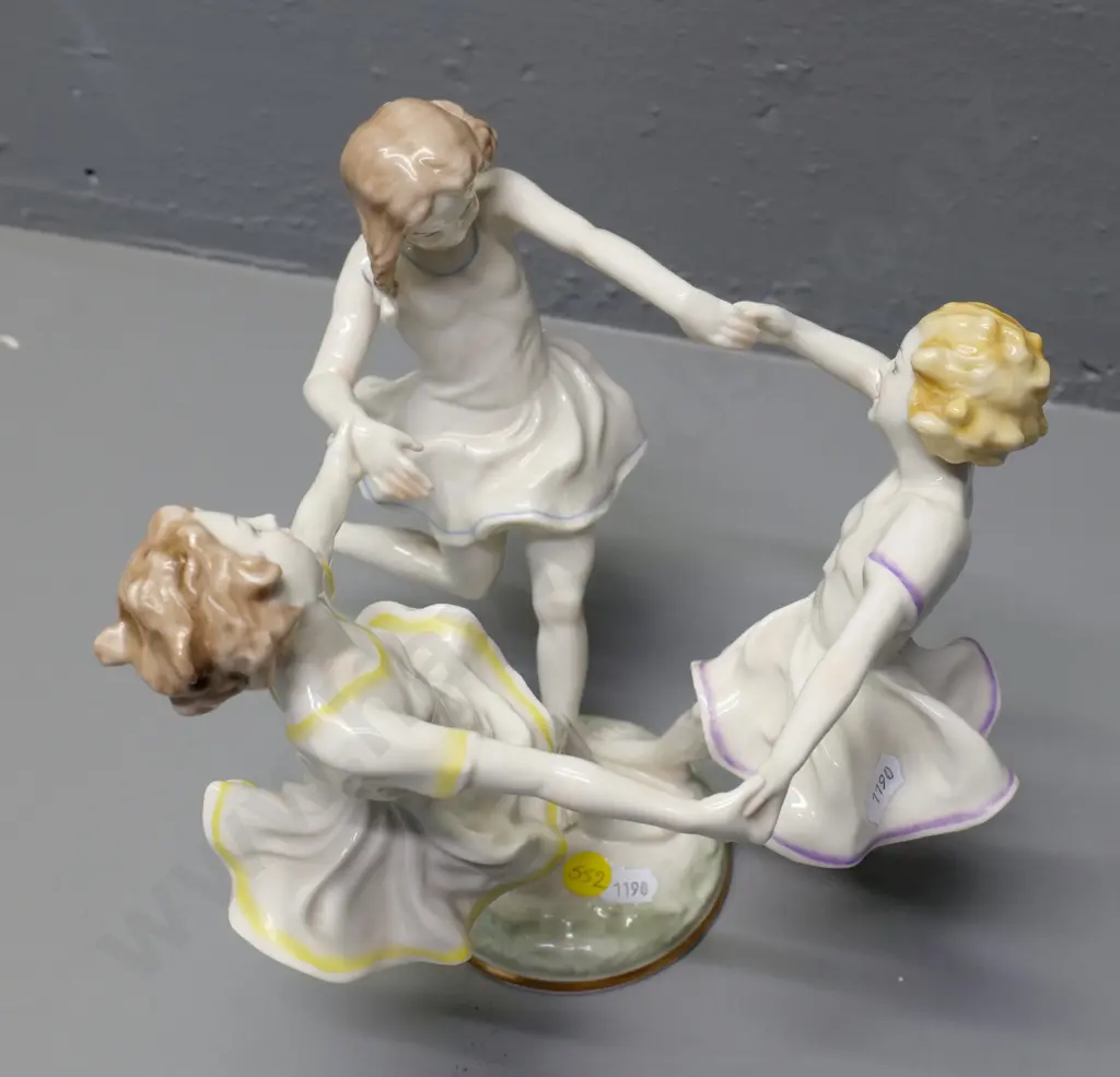 Hutschenreuther figurine - 3 dancing girls H-220 Diameter 220 Image 1++