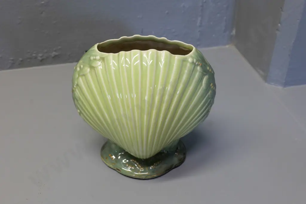 Temuka pottery - green glaze shell design vase, Temuka ware mark. H180 W190 Image 1++