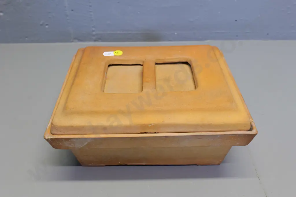 Temuka pottery - lidded butter cooler, high glaze inside, matte exterior, note IDs as TN Lovatt 1927 - some chips L245 Image 1++