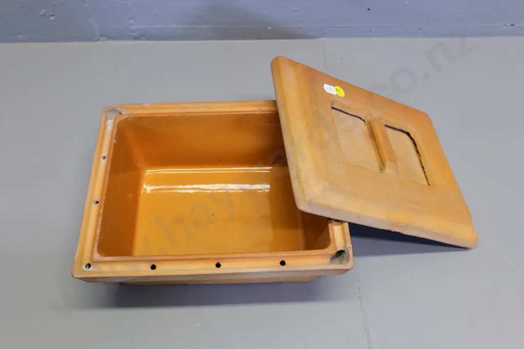 Temuka pottery - lidded butter cooler, high glaze inside, matte exterior, note IDs as TN Lovatt 1927 - some chips L245 Image 1++