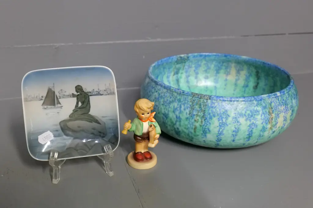 small Goebels figurine, Royal Copenhagen pin dish and an English fruit or salad bowl D-210 Image 1++