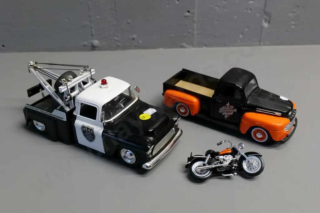 2 die-cast model trucks - 1:24 Jada Chevy step-side police tow truck & 1:25 Maisto Ford pickup with motorbike Image 1++