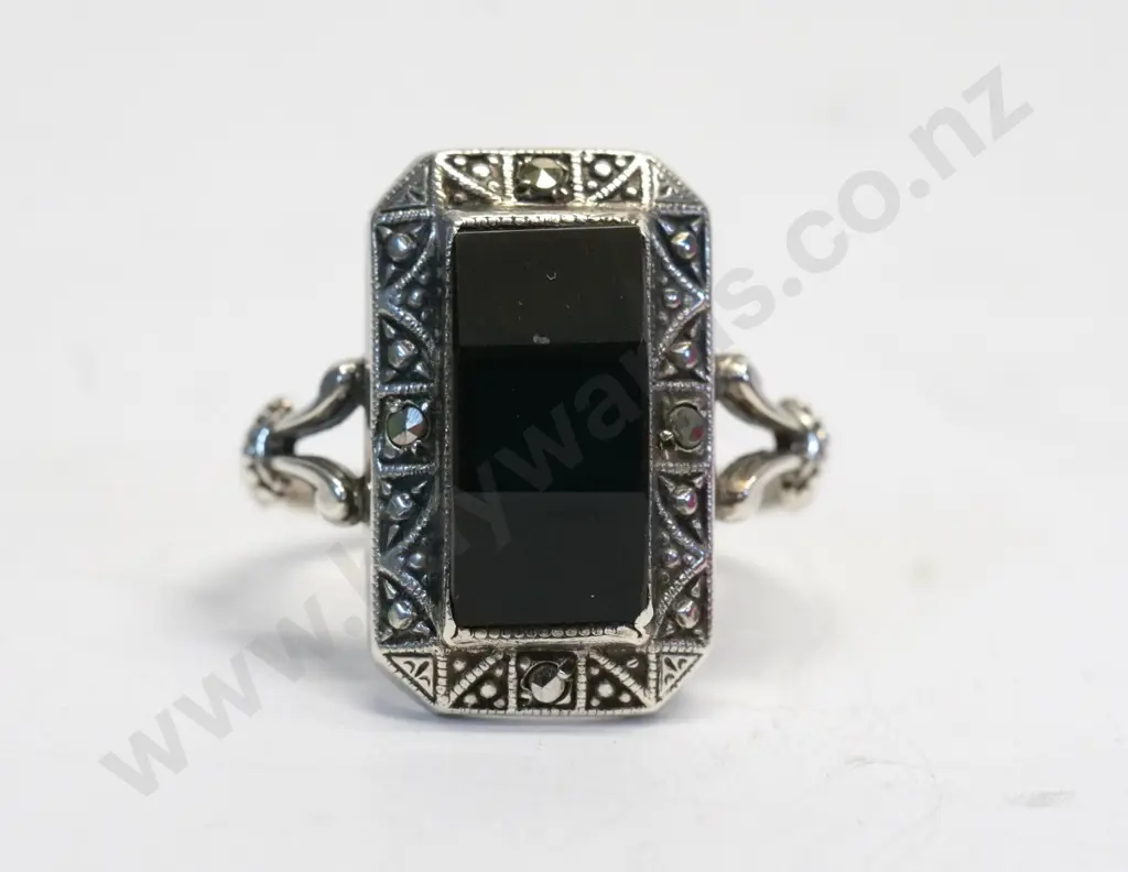 oynx diamante dress ring stamped TLM sterling made in England Image 1++