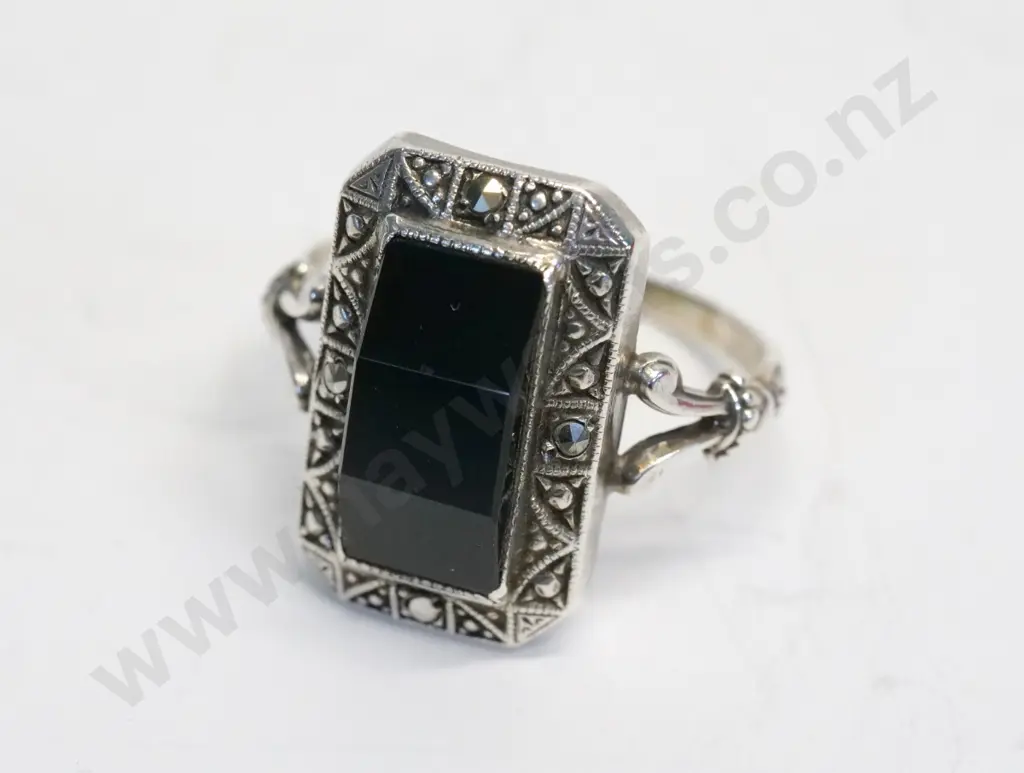 oynx diamante dress ring stamped TLM sterling made in England Image 1++