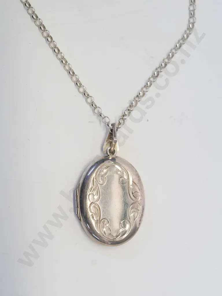 silver locket engraving on front only stamped 925 Image 1++