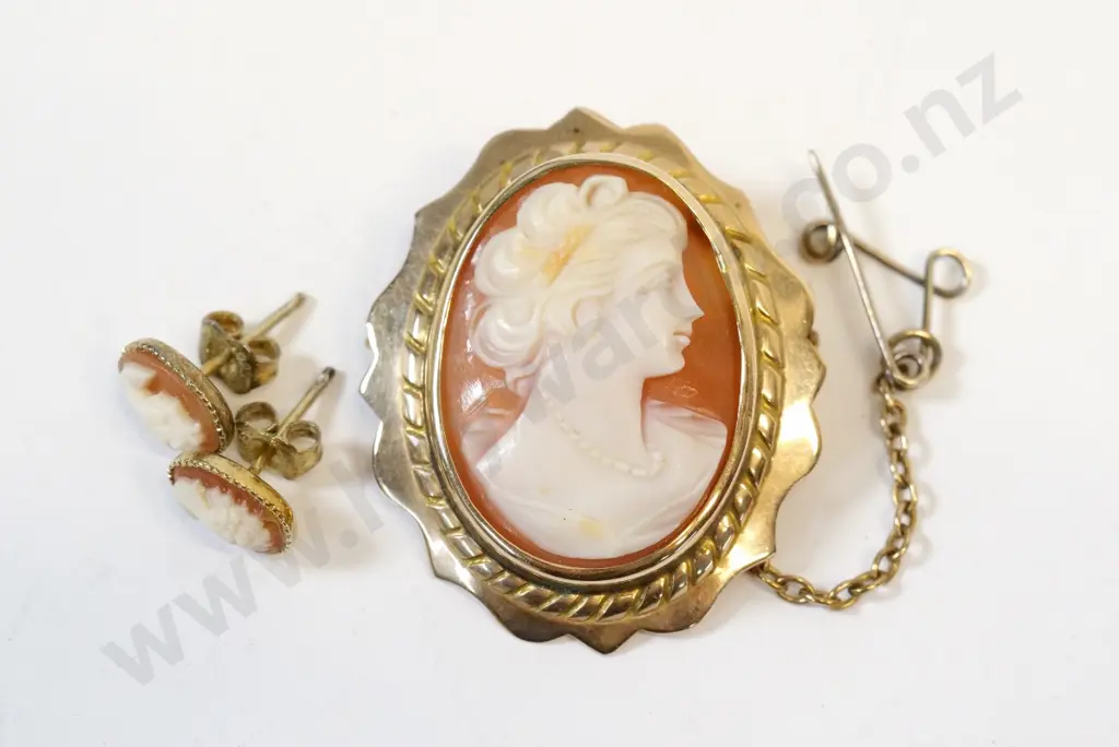 cameo brooch stamped 9ct & cameo earrings stamped 925 Image 1++