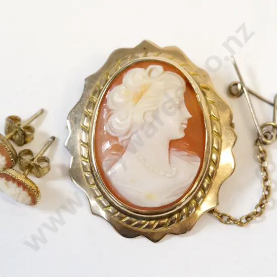cameo brooch stamped 9ct & cameo earrings stamped 925