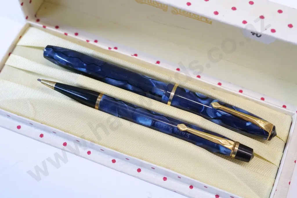 2 cased Conway Stewart pens - 1 set green & 1 set blue Image 1++