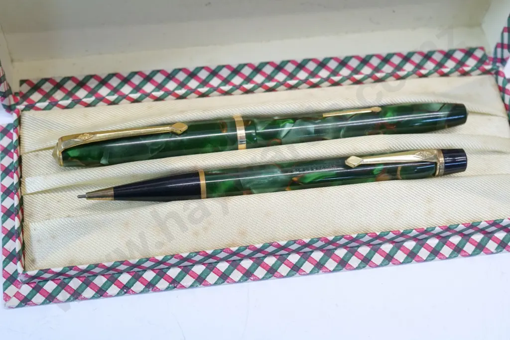 2 cased Conway Stewart pens - 1 set green & 1 set blue Image 1++