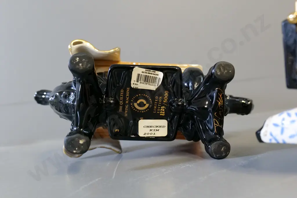 Cardew Design novelty sewing machine teapot H-280 L-300 Image 1++