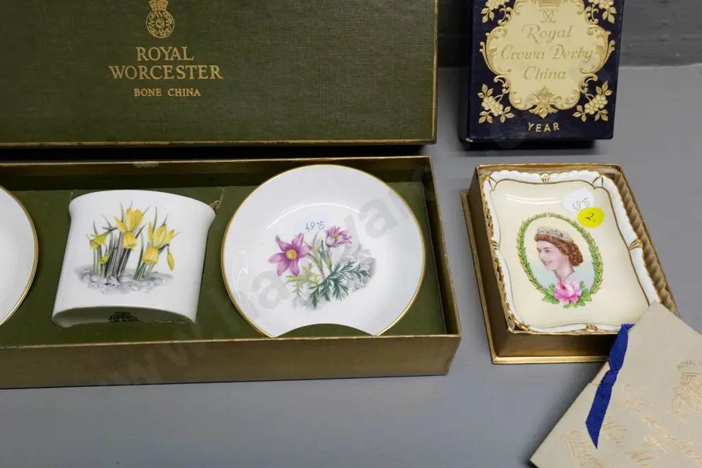 Royal Worcester botanical sweet dish and small vase set and Royal Crown Derby Coronation dish - both in original boxes Image 1++