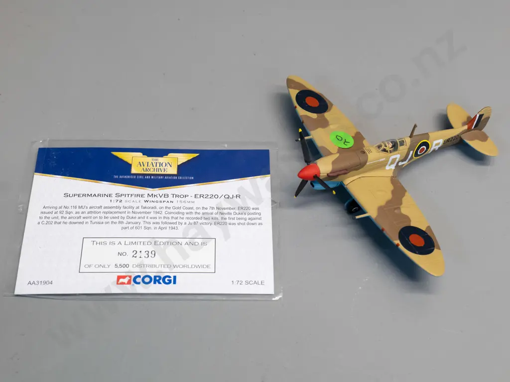 Corgi 1:72 die-cast RAF Supermarine Spitfighter MKVB fighter with limited edition certificate card Image 1++