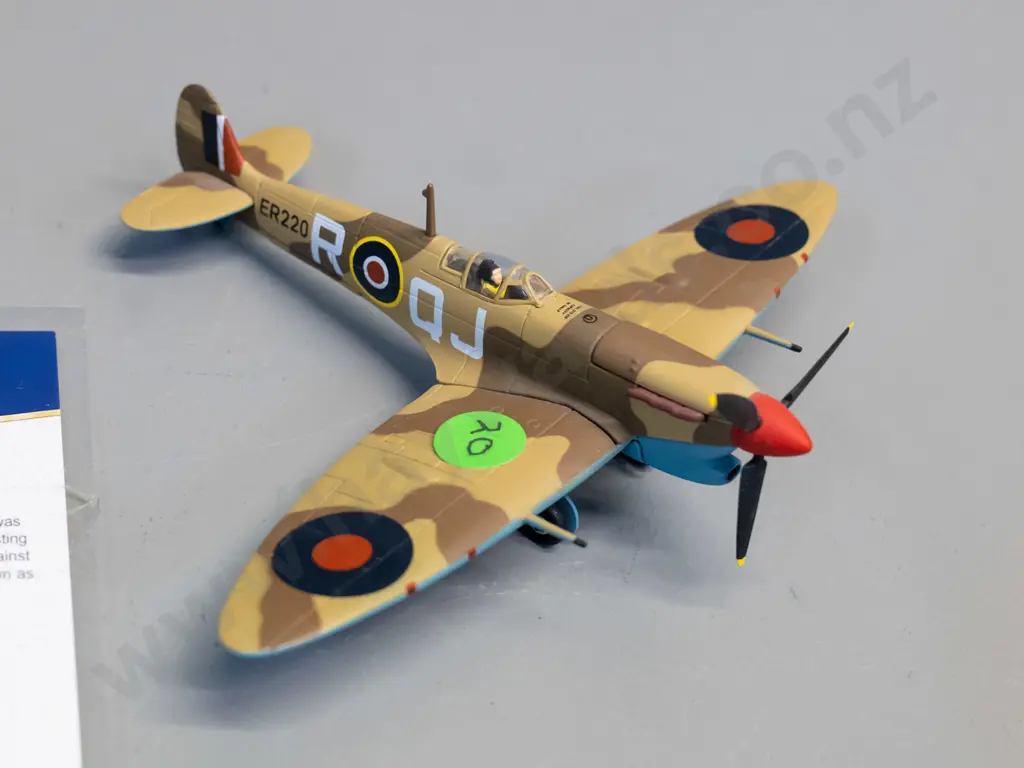 Corgi 1:72 die-cast RAF Supermarine Spitfighter MKVB fighter with limited edition certificate card Image 1++