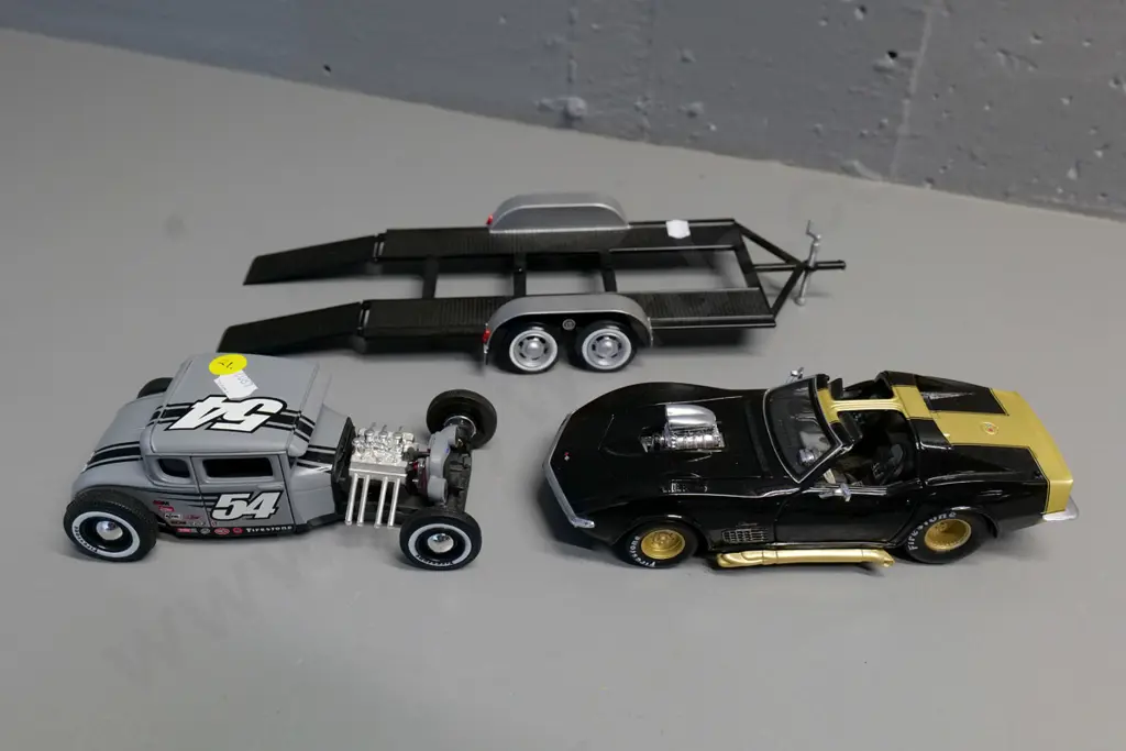 2 1:24 Maisto die-cast model cars - Chevy Corvette, Ford Model A, and a trailer, no brand Image 1++