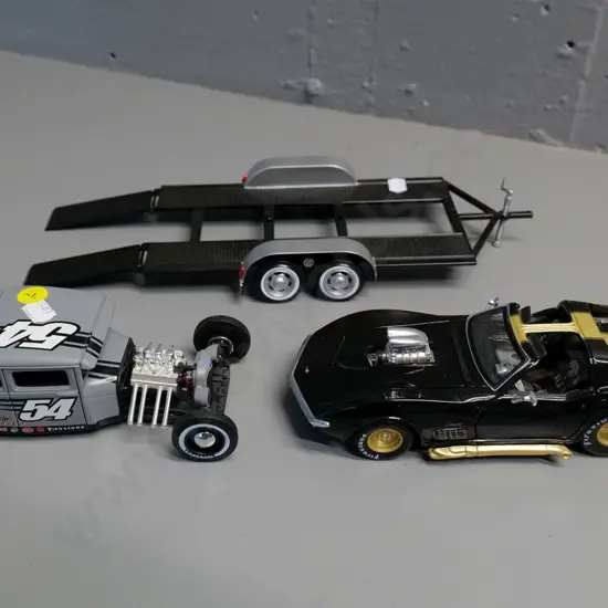 2 1:24 Maisto die-cast model cars - Chevy Corvette, Ford Model A, and a trailer, no brand