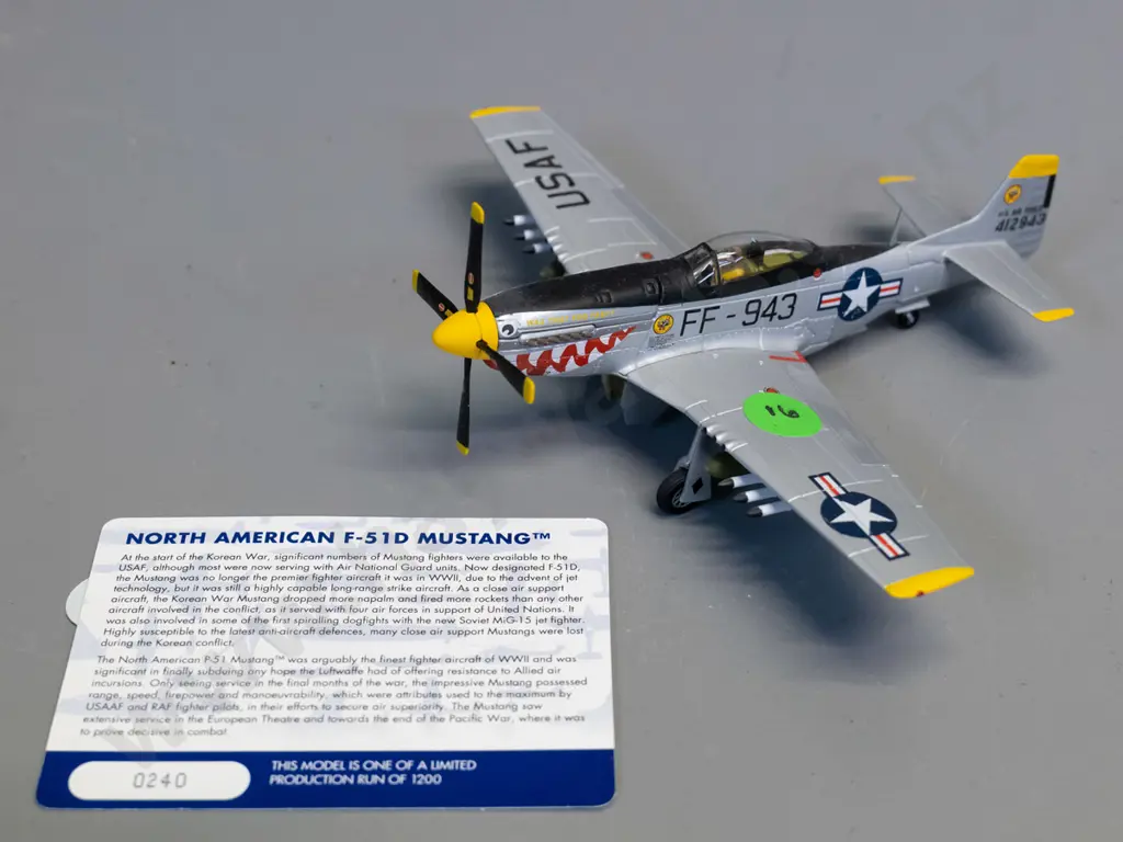 Corgi 1:72 die-cast USAF F-51D Mustang fighter with limited edition certificate card Image 1++