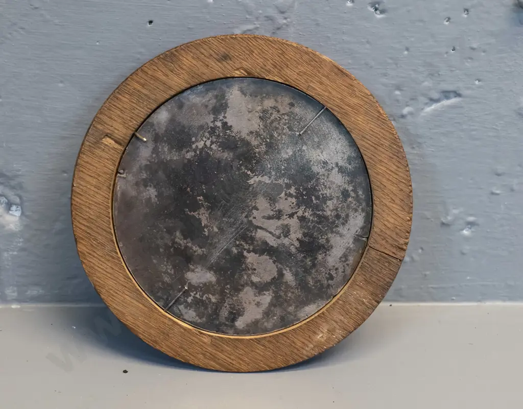 World War I memorial plaque or "dead man's penny" in wooden frame - outer diameter 160 Image 1++