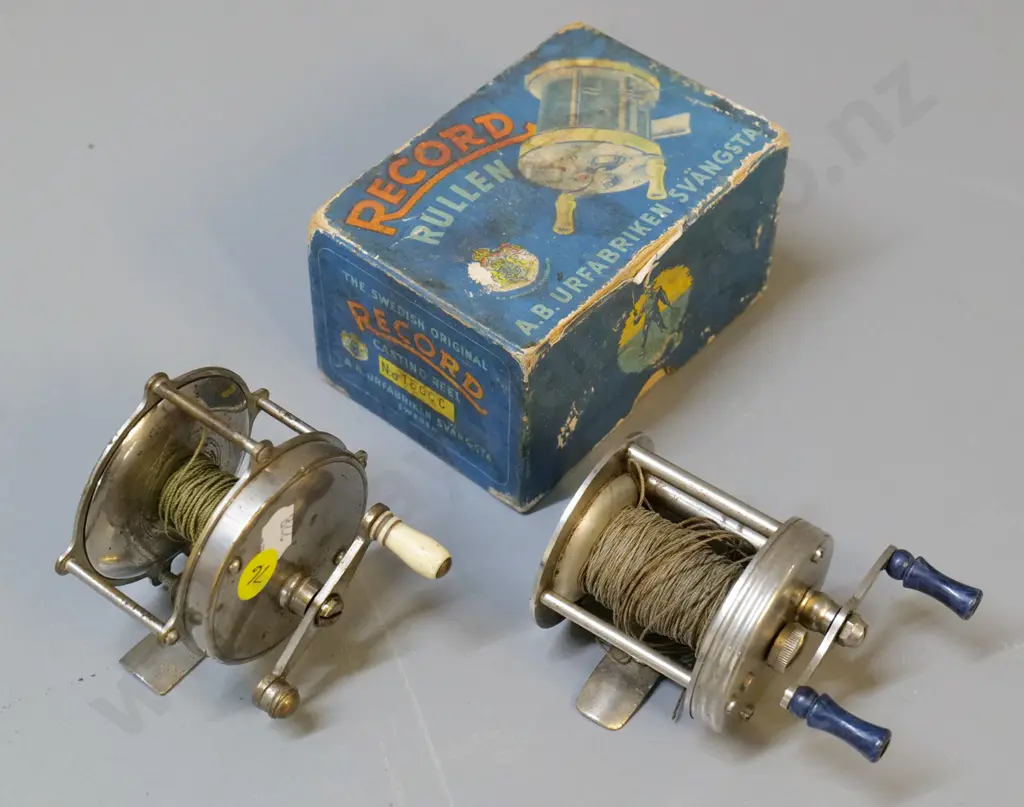 2 small fishing reels - Record 1500C w/bakelite handles (with box for 1550C) & another with bone handle Image 1++