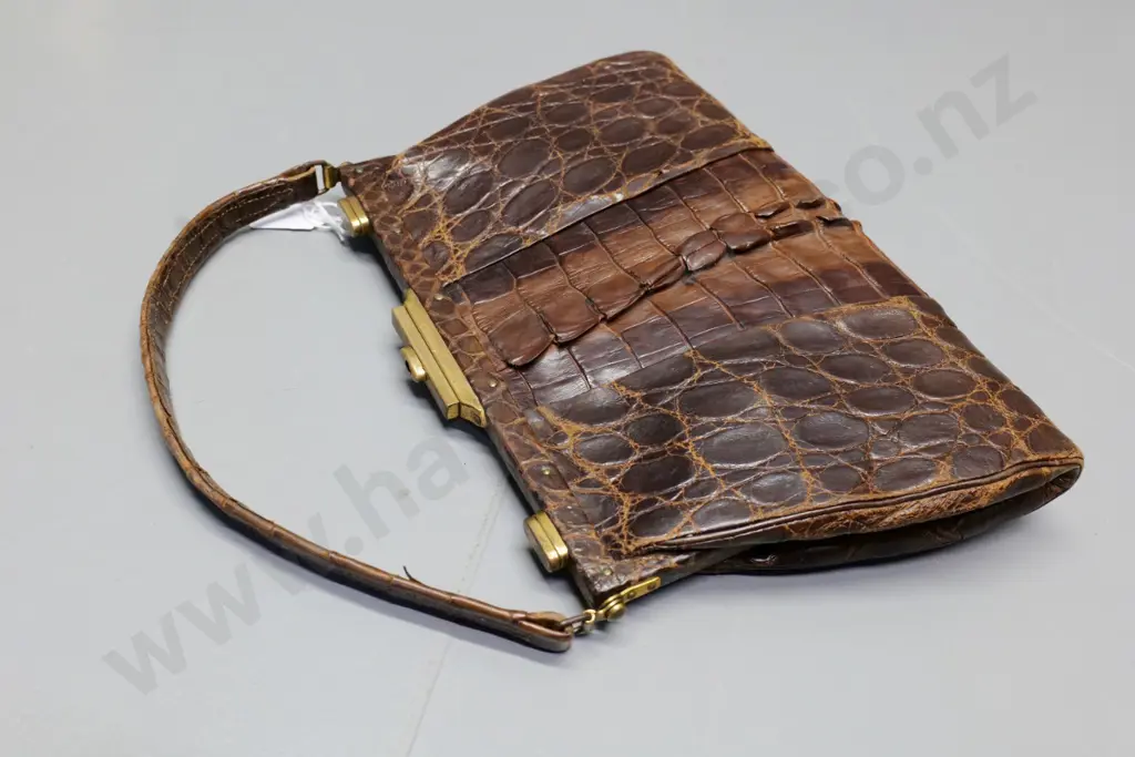 vintage crocodile handbag with suede lining, including folding nail file H-190 W-270 Image 1++